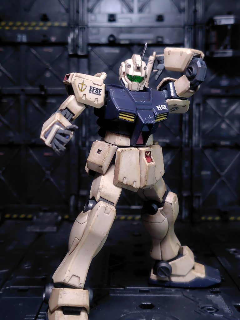 古い作りですが干渉部分がないのでよく動きます。せっかくサーベル抜刀ポーズもできるのにサーベル刃パーツが付属しないの悲しい…。