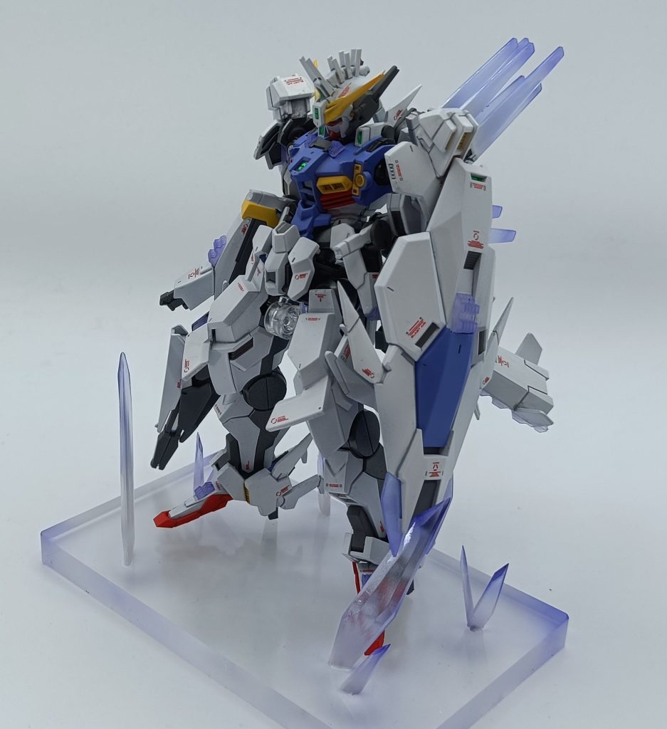 分かりにくいかもしれませんが、各部にフェザーエクステンションと同じ色のしいたけディティールを追加しています。