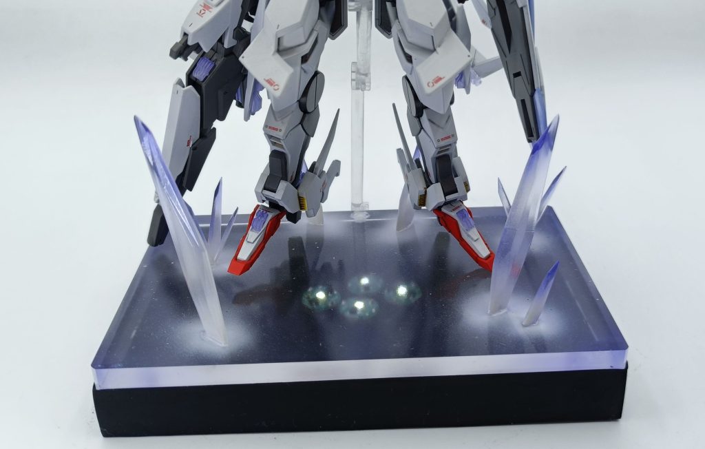 さらに下にLEDを仕込めるようにしました。