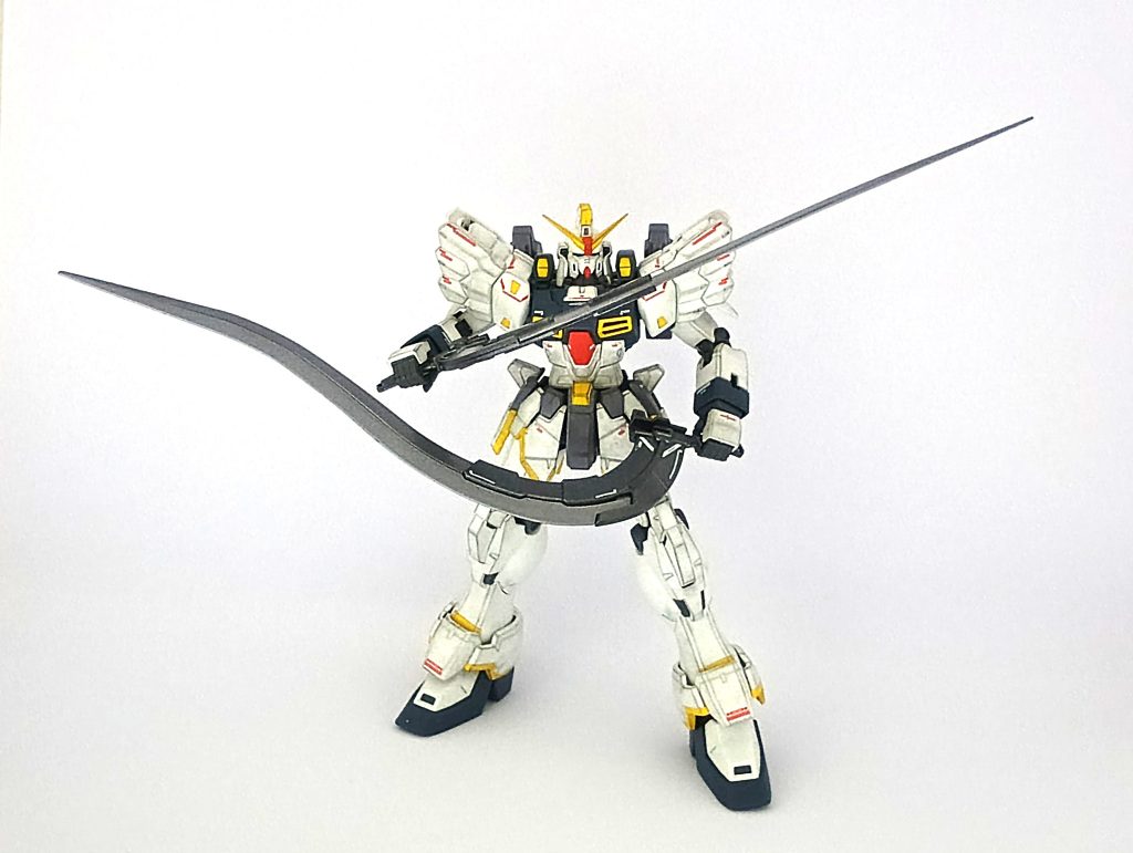 ヒートショーテル塗装　　　グリップ：ガンメタル　　　刃：ライトガンメタルスミ入れデカール貼りエッジ強調艶消しトップコート　ヒートショーテルはメタリックランナーなので、ウェルドライン＋ゲート跡で塗装やむなし。いやカッコいい♪