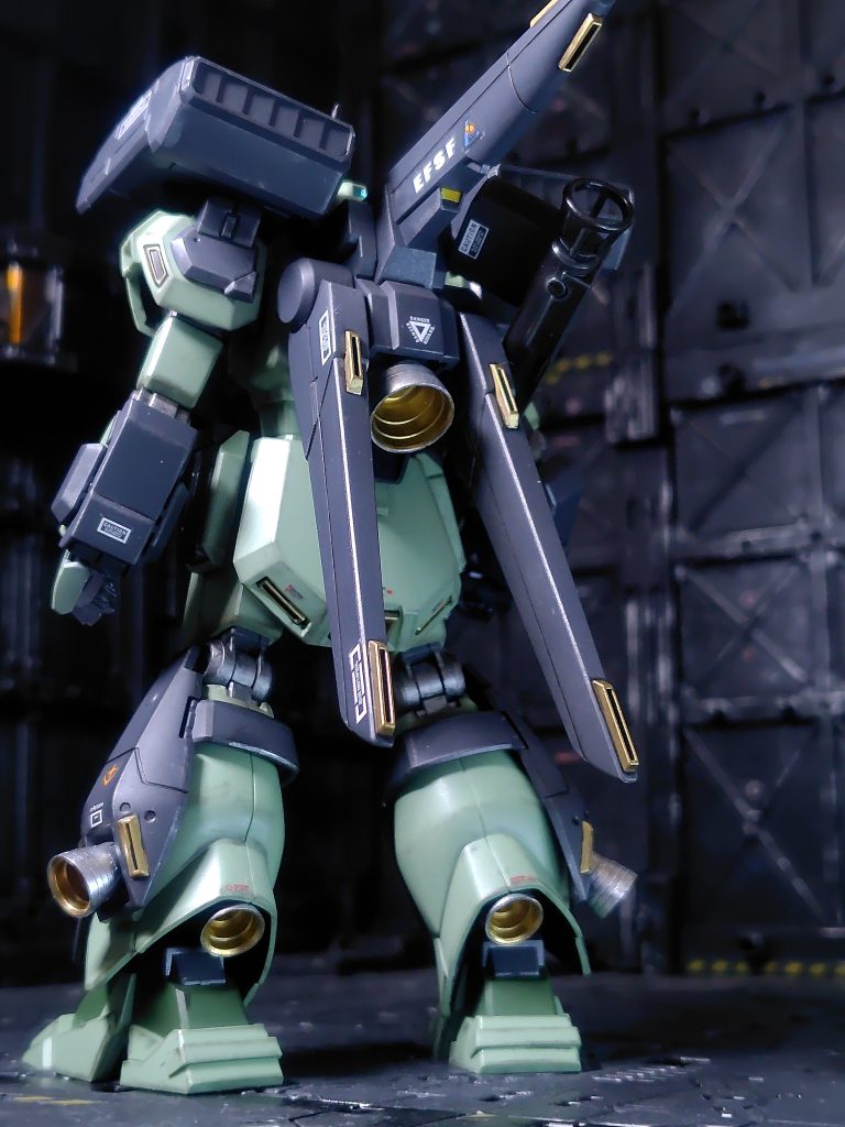 スラスターはシャインシルバーとゴールド。