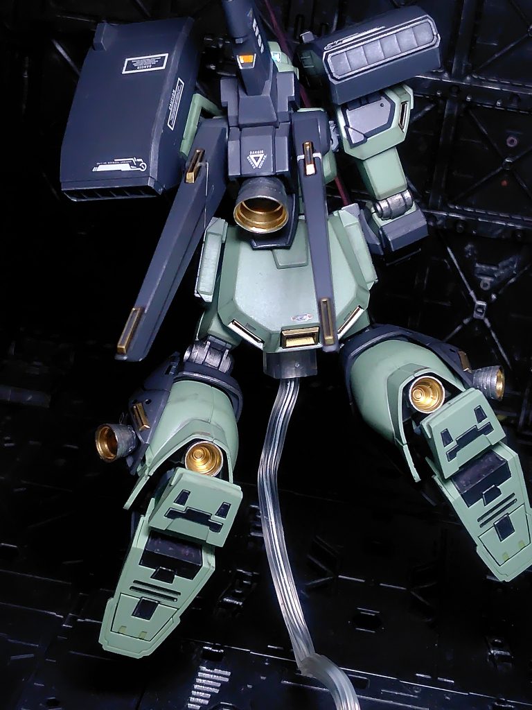 足の裏もサボらず塗分けました。