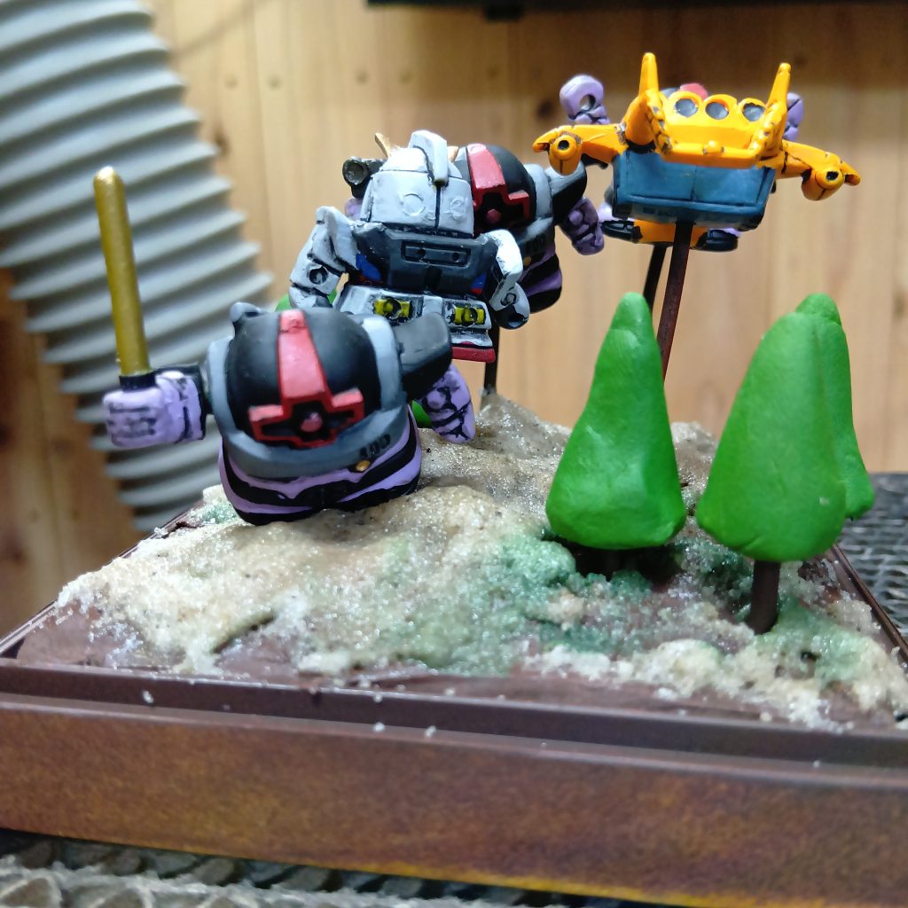 色んな角度からどうぞ✨ガイア機がガンダムに踏んづけられてマッシュ機のお腹にビームサーベルが突き刺さってます。ミデアがオルテガ機に殴られそう😢