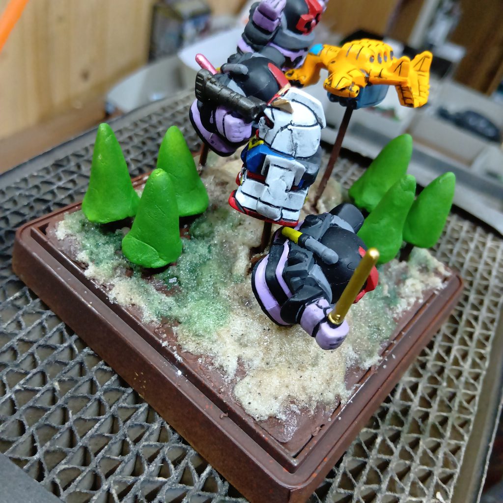 ガシャポン戦士 黒い三連星 ジオラマ–5枚目/制作者:okfarm