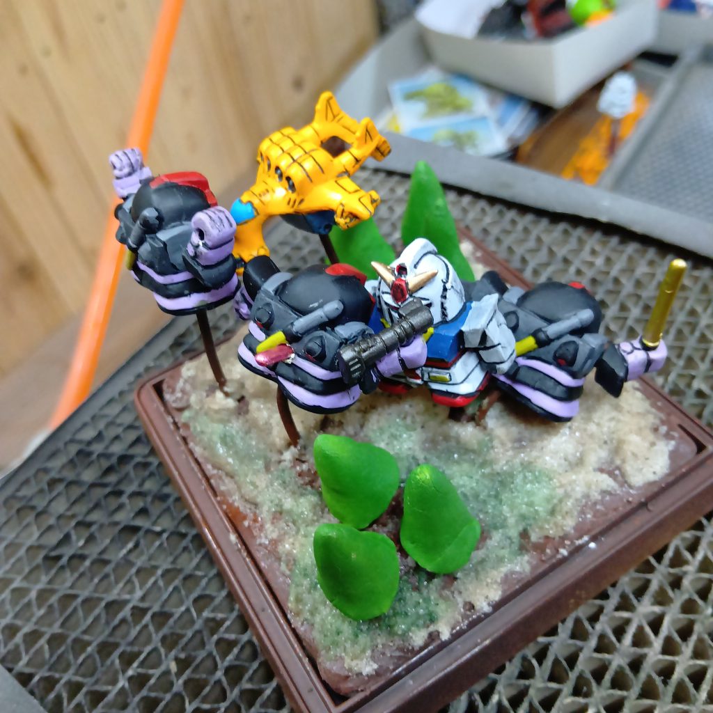 ガシャポン戦士 黒い三連星 ジオラマ–2枚目/制作者:okfarm