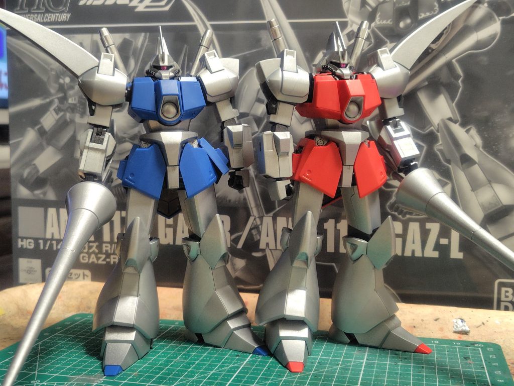 当初は赤と青は成型色仕上げにしようと思ってたのですが、組んでみたところどっちも明るすぎる気がしたので急遽バラして全塗装することになりました。