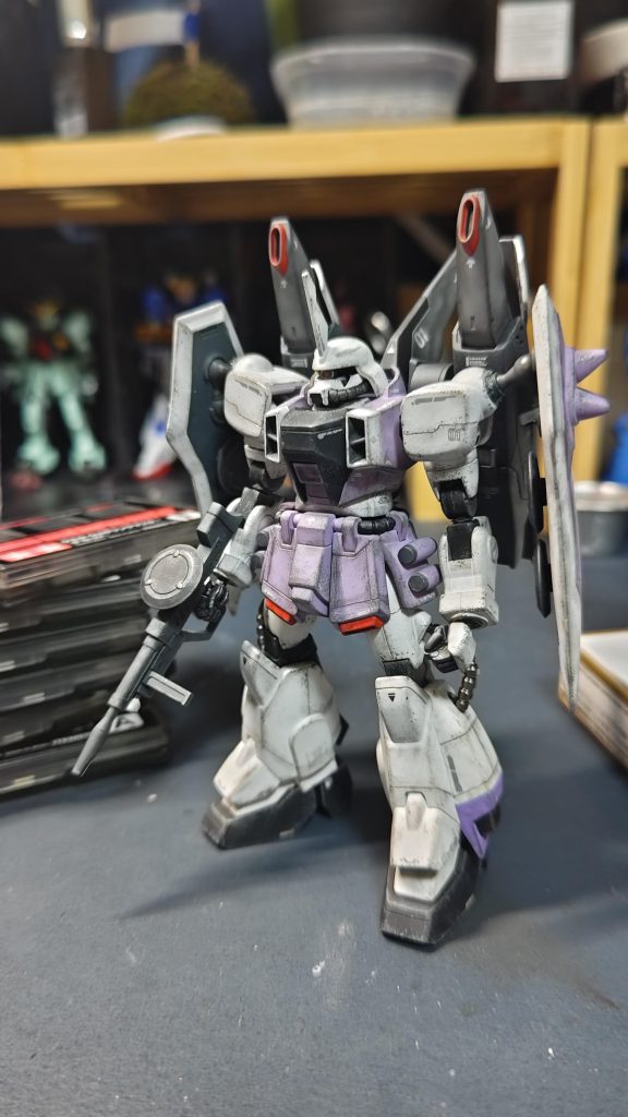 ウェザリングで楽しんだ後です。チッピングなしでもよかったかな、とか思いました。レイ君がレジェンドに乗り換えた後のボロボロのイメージが心にあったからですかね。