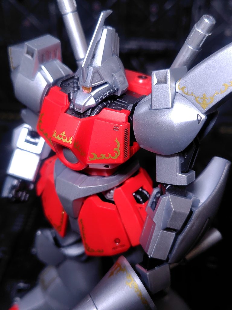 モノアイは十字のスリット入りでしたが削ってHアイズ+ラピーテープ化。可動はしません。