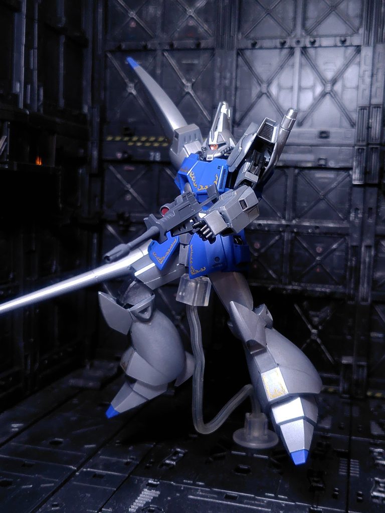 ライフルのイメージはないですが一応付属。ライフル装備で飾るつもりは無いのでファントムグレーで塗装して合わせ目段落ち化しただけの手抜きです。