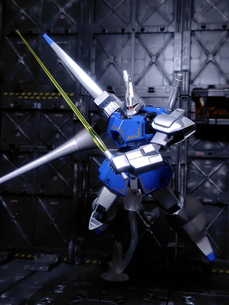 普通のビームサーベルも付属。ブルーの成型色は明るすぎてイマイチだったのでMSブルー1で少し暗くしました。