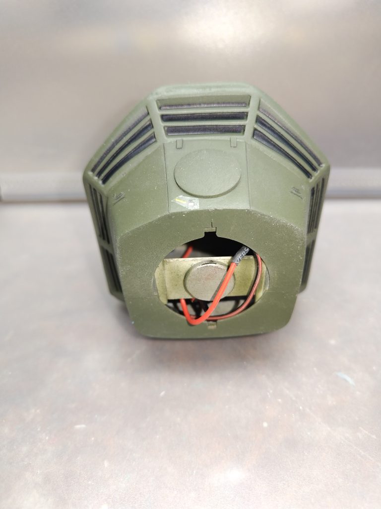 上部、腹部は5mmほど延長して、腰部との接続もマグネットしています。