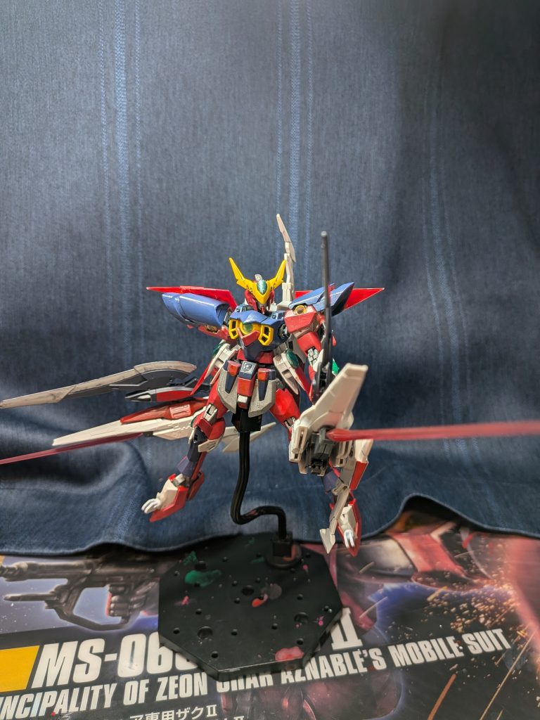 前回出してなかった大型ビームソード。ヘルライザーのバインダーをスラッシュブレイドに取り付けた姿です。肩が外れますね😅それ以外話すことはありません