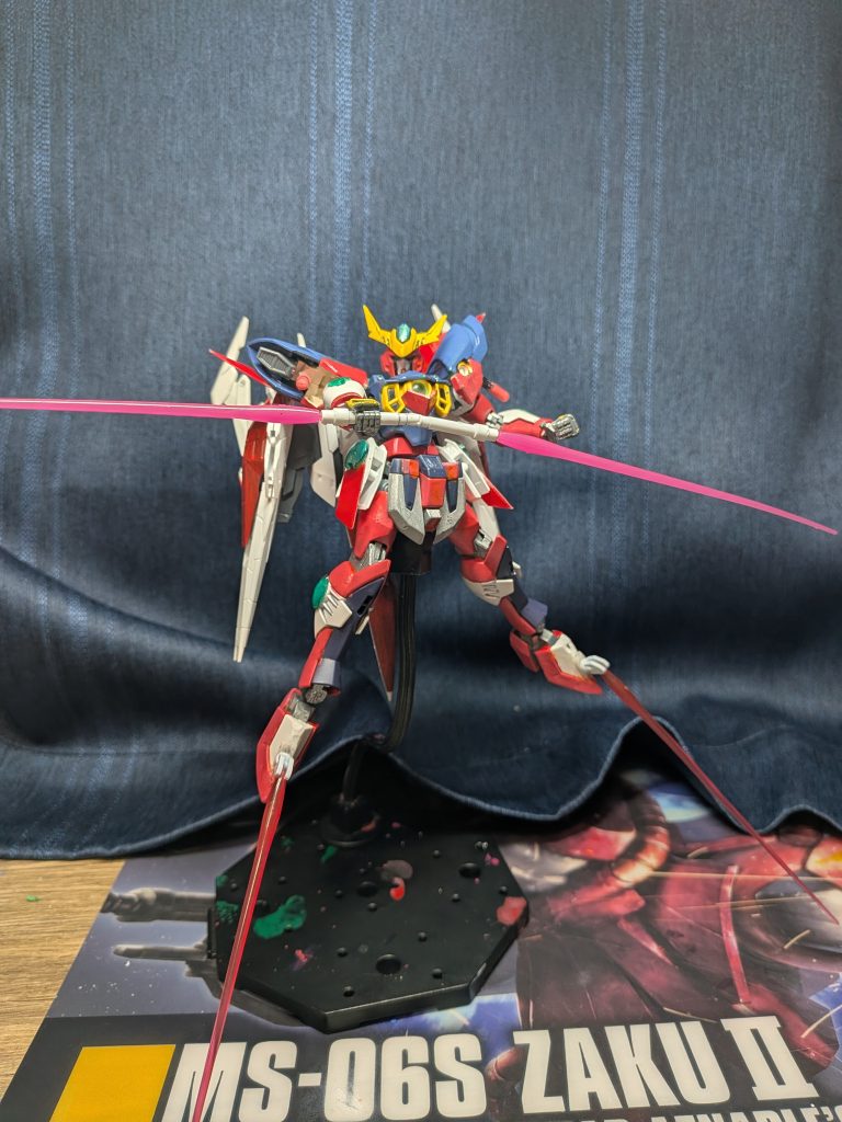 ビームサーベル展開!自分も切っちゃいそうなところからも展開できます。また予備サーベルもあります。(前回のヘルリナーシタGNを参考に)