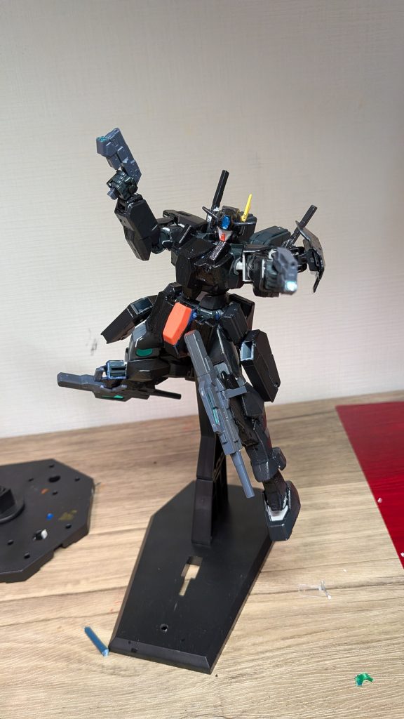 デュナメスも使用していたピストルも付属するので、TYPEDを買わなくてもこれがあれば持たせられます!といってもホルスターは加工必至ですがね…