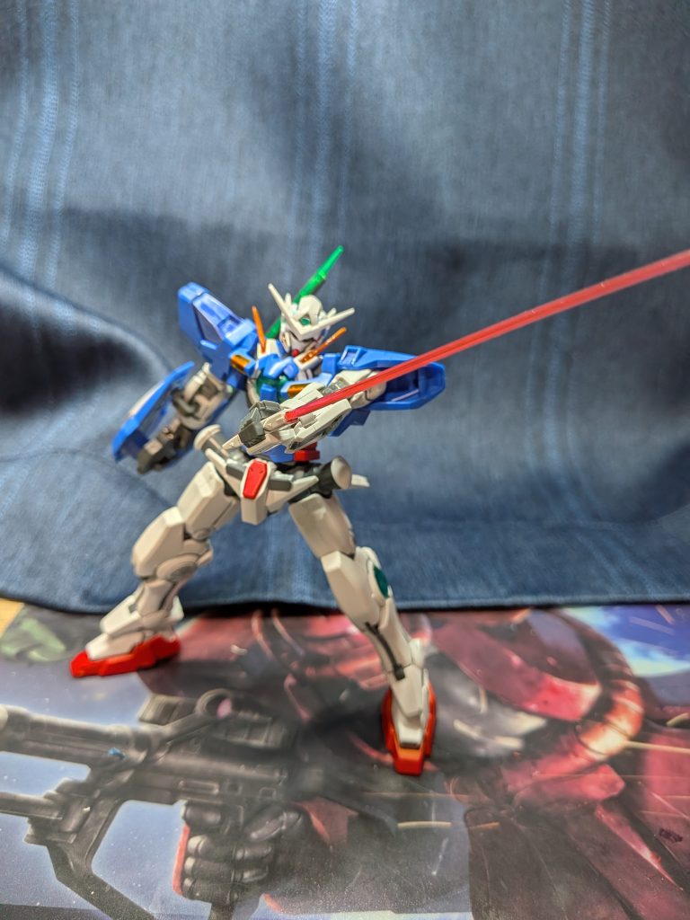 オーガンダムに斬りかかるシーン。逆シャアに似たようなシーンがあったような気がしますが気の所為でしょうか?そしてその後がカッコいいのが00。