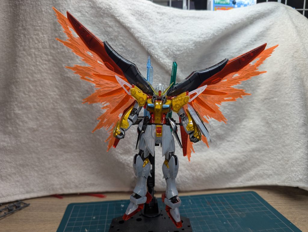 ヤスリがけで、1000番〜10000番まで研いた後にタミヤのコンパウンド、粗目、細目、仕上げ目、セラミックコンパウンド、コーティングポリマーまで磨いて仕上げました。