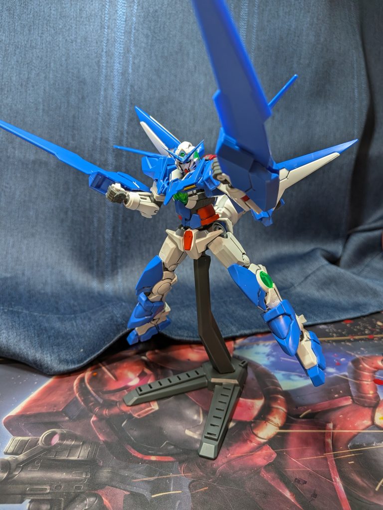 GNロングブレイドは主に敵を叩く用に調整が施されていて、メイスのように使うことができる。しかしその大きさからあまり使われることがない。