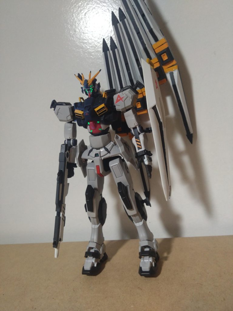 こう見ると前回のは肩と足がデカすぎましたね……細くてより人型っぽくていい出来です！肩と足にはジョイント？を取り付けれるように加工してあります。