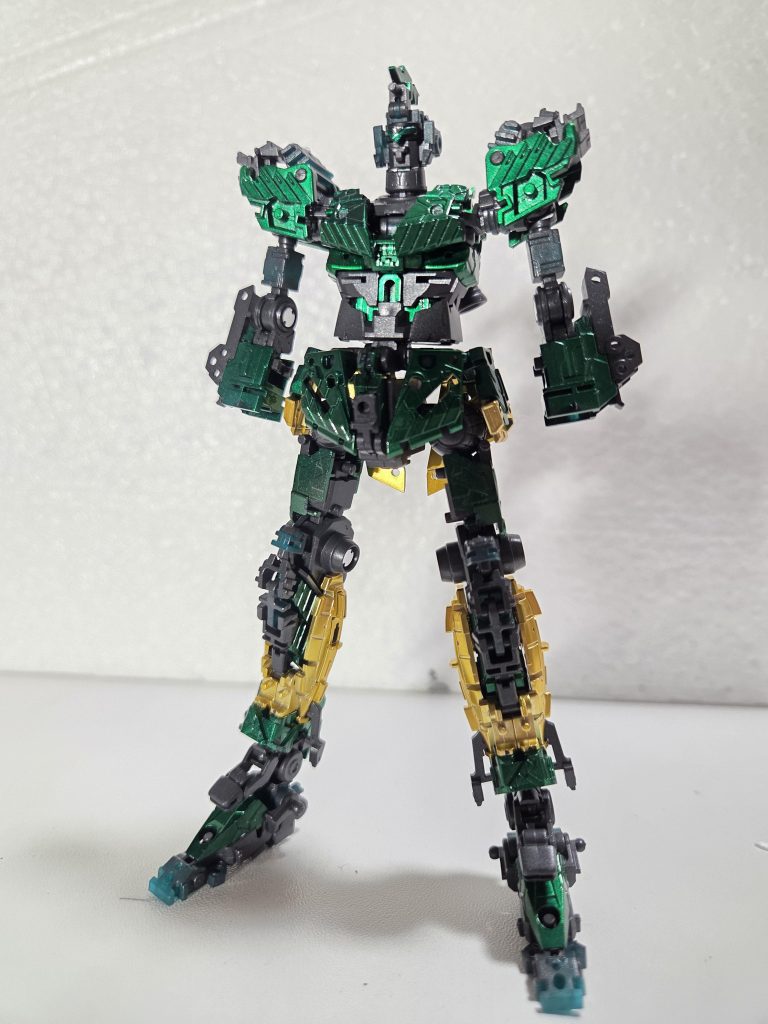 フレームです。ユニコーンと共通ですのであんまり変わりはないですね。グレーの部分はスターブライトアイアン+ミディアムグレー+ブルーグレーでしっとりとしたメタリックにしてみました。結果的にメリハリが付いたのでよかったです。以下ポージングです。&nbsp;&nbsp;