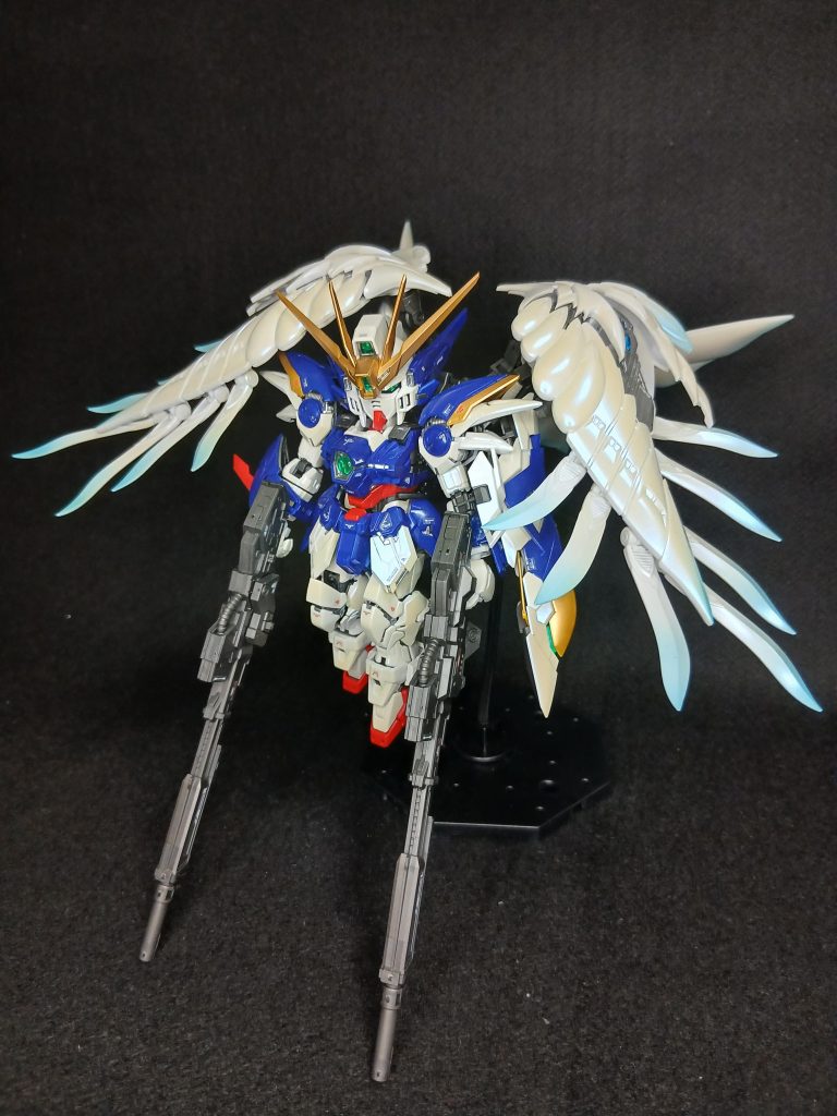 写真だと分かりづらいですが、パールサファイアが言い感じです(zaku-kao6)