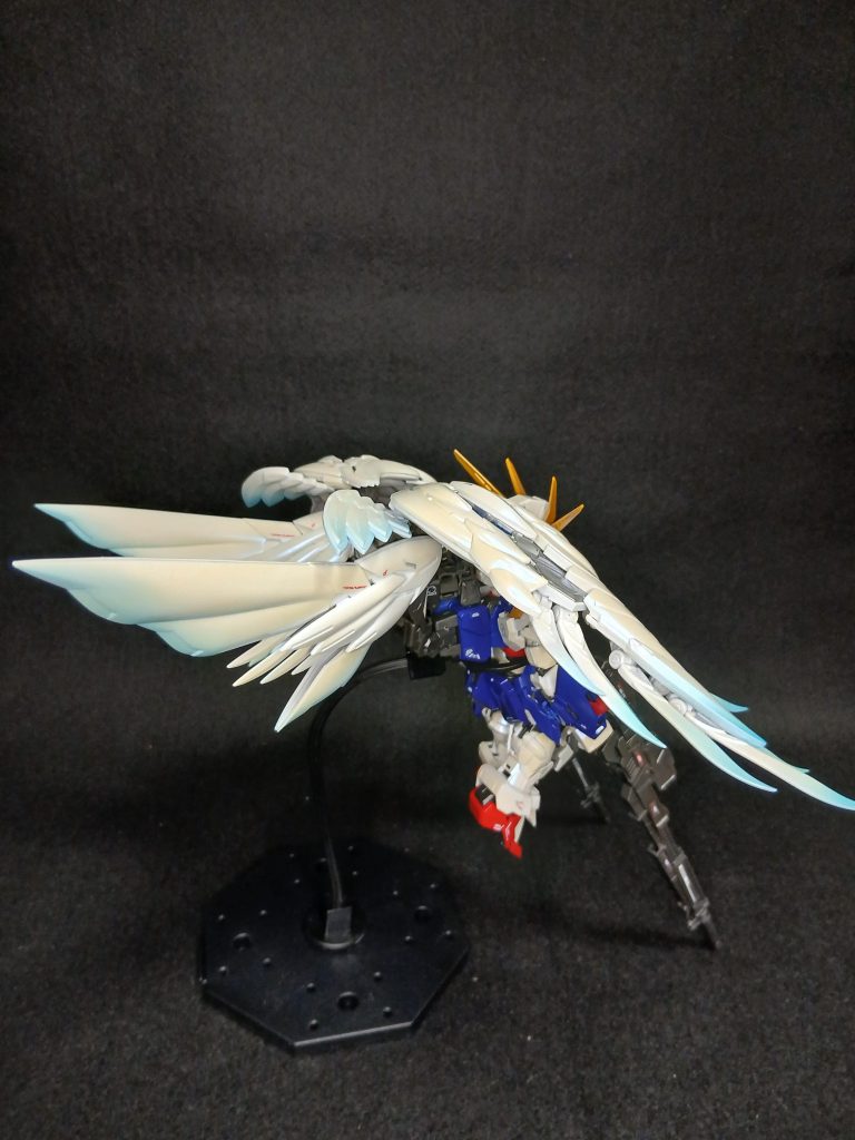 翼グラデーション–3枚目/制作者：ボノボ