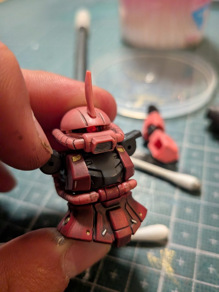 頭部は色々切って元より平べったくしました。ザク2改をイメージして改造しました結構上手く行ったのでご満悦(gandam-hand2)