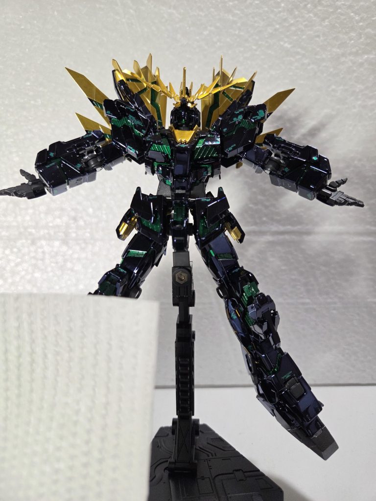 ヘタることなくポーズはビシッと決まりました。もうちょい撮りたかったのですがデカールがポロポロと取れてきてしまったのでやめました。一応マークセッターを塗ったんですけどね…。まぁかっこいいのでよしとします笑