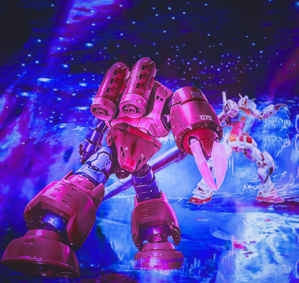 鏡界の咆哮 ― 深層のジャブロー、無意識が選んだ「重み」の正体―シャア：「アムロ……。私を導くのか、それとも過去に縛り付けるのか」過去が不透明なままでは、未来を描くことはできない。シャアにとって、ガンダム（アムロ）との戦いは、自分の実存を証明するための避けて通れない「過去の結節点」。この鏡像のような対峙こそが、彼の未来を曇らせている「不透明な過去」の正体だった。かつての敗北も、拭えない後悔も、振り返れば、すべては「今の自分」を形作るための、不透明な、しかし、不可欠な材料と言える時が来る。鍾乳石から滴る水滴が、ズゴックの熱い装甲に触れて蒸気を上げる。狭い洞窟内では、振り回すことすら困難な長大な剣。しかし、一突きでズゴックの重装甲を貫通し、一振りで岩壁ごと標的を断ち切るその威力は、銃火器が使えないこの戦場において最大の脅威となる。対するシャアは、残された右腕のネイル一点に全神経を集中させる。破損した左腕（過去の負債）を捨て、未来の一撃（逆算された勝利）へと繋げるために。シャア：「不透明だったのは未来ではない。私自身の覚悟だったのだな……アムロ！」水面に映る鏡像が、二機の激しい駆動音で細かく波打つ。実体剣が岩肌を削る金属音と、ズゴックのアイアンネイルが放つ低い駆動音だけが洞窟に響く。これは華やかなエース同士の決闘ではない。極限の制約下で、生き残るために最良の「道具（実体剣）」を選んだプロフェッショナル同士の、泥臭くも鋭利な命のやり取りだ。暗い洞窟に、モノアイの紅い光と、ガンダムのカメラアイの光が交差する。過去を克服し、未来を決定した男の戦いが、今、ここから始まる！&nbsp;&nbsp;【結びに：無意識が選んだ「重み」の正体、あえて描かないという選択】今回の制作を振り返ると、ガンダムに「実体剣」を持たせ、ズゴックの「左腕を損壊」させたのは、論理的な計算よりも先に、私の指先が「そうあるべきだ」と動いた結果でした。後から振り返れば、それはビームのような一過性の熱量ではなく、手応えのある「重み」を求めていた私の内面の投影だったのかもしれません。実体剣がもたらす物理的な衝撃や、欠損という痛みを伴う姿こそが、私にとっての「今、ここにある現実」のリアリティだったのです。「なんとなく」選んだ形の中に、実は自分でも気づいていなかった深いメッセージが隠されている。創作とは、そうして自分の無意識と対話し、バラバラだった自分を一つに統合していくプロセスなのかもしれません。シャアザクに続く、この「深層心理シリーズ」を通じて、私自身の心の整理が進むだけでなく、見てくださる皆さんの心の中にある「言葉にならない実感」とも共鳴できれば、これほど嬉しいことはありません。私たちは『意味の世界』に生きています。つまり、事実そのものを生きているのではなく、事実に付与した「意味」の中に生きています。「左腕の破損」を「失敗」と見るか、「未来への覚悟」と見るか。自分の中にある『問い』の答えが返ってきているにすぎません。より善く変化させていくために必要なのは、相手の心理を分析することではなく、『自分が世界を、どう見ているか？』の理解です。あなたの目の前にある困難も、意味付け次第で変えられる。大丈夫、自分の中が変わると、相手との関係性も、あっという間に変わります。劇中のシャアとアムロの宿命的な関係すらも、シャアの内面（過去への囚われ）が変われば、全く別の物語になり得るのですから。デジラマの表現においても、ズゴックの左腕の破損箇所に、ストーリー描写を反映させた「火花」や「漏れ出すエネルギー」のエフェクトを描き加えることはしませんでした。今の私の合成スキルでは、水面への反射まで含めて完璧に表現することが難しかったからです。しかし、あえてその「描き込み」を削ぎ落としたことで、この作品には別の意味が宿ったように感じています。ストーリーで綴った火花の音さえも消えてしまうような、静寂です。派手な演出がないからこそ、洞窟の冷たい空気と、機体が受けた「損傷」という事実だけが、静かに、重く、そこに横たわっています。それは、感情が高ぶっているときには見えない、「冷静に自分を見つめ直すときの、静かな痛み」の投影かもしれません。完璧に作ることだけが正解ではありません。欠けた左腕や、あえて描かなかった火花の中にこそ、今の自分にしか出せない『真実』が宿っているように感じます。そして、選んだ色や形、あるいは『選ばなかったもの』の中に、まだ言葉にならない本当の望みが隠れているものです。「今の自分にできること」を誠実に形にし、できないことは「これからの伸びしろ」として残しておく。その未完成さもまた、未来から逆算すれば、私が表現者として歩んでいくための大切な一段階なのだと考えています。