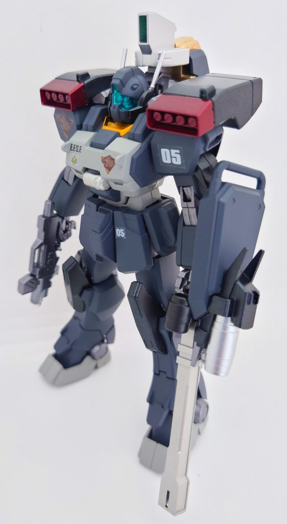５番機も６番機もスペックは同等の設定で、武器も統一してみました。まずは５番機。胴体と脚部はビルドファイターズのEz-SRから流用しております。