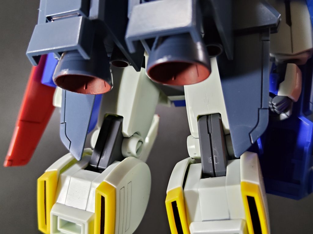 あまり見えないところも部分塗装しています