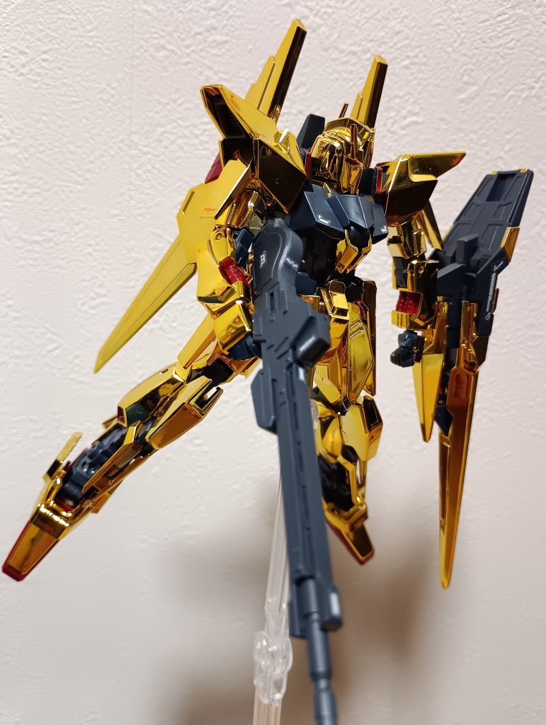 HGではありますがメッキ仕様のためかなり高額なキット。しかし、作ってみて価値ある一体と実感です。