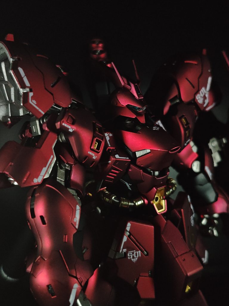 関節部分はライトガンメタル、肩部分はカトキMGのようにシルバーにしています。チラ見えする時にいいアクセントになったかな。