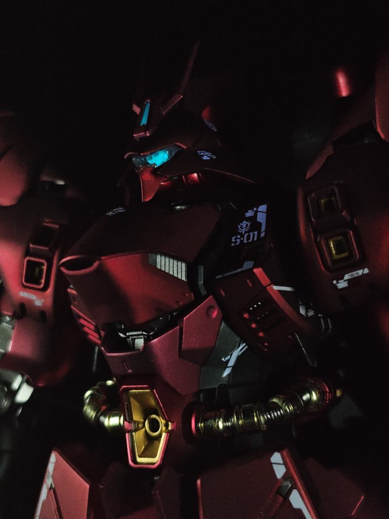 埃対策、垂れないように気をつけつつ、層を重ねながらの塗装、パーツごとの色の均一性を保つなど、キャンディ塗装は「難しい」というよりも「面倒くさい」と形容する方が正しいのかなと。つや消し吹いたらある程度誤魔化せるマットですらしんどいのにテッカテカのキャンディは気を使う部分が多くて本当に大変だろうな…。