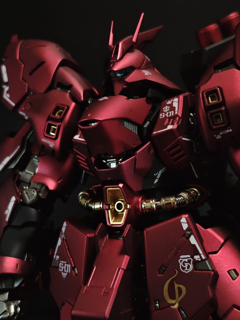 使用塗料は黒サフ→スターブライトシルバー→ガイアのクリアレッドです。クリアレッドは重ね塗りの回数でパーツごとに多少の濃淡をつけています。