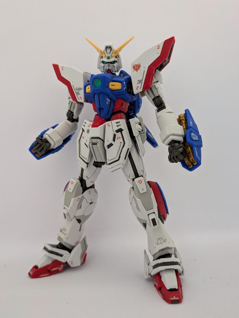 引越したばかりで塗装環境が整ってないのでスミ入れ+艶消しのみの簡単フィニッシュで仕上げました。まぁRGは余計な事しない方が良かったりもするんですけど（笑）