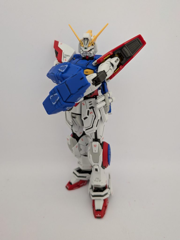 腕組みポーズ。可動域が凄い。