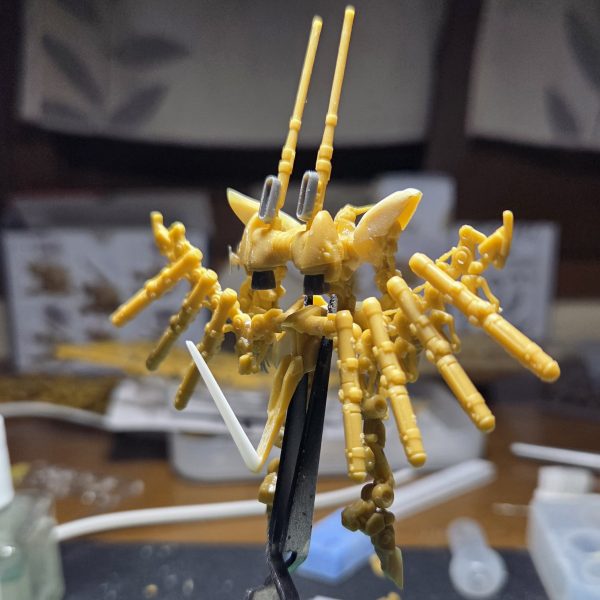 ざっくりと全体が決まってきたので、頭の角度、大きさの検討です。一番メンドイかな?シンメも、メンドイし…パテメインの嫌な所ですねぇ…複製すればいいんですけど。ジャムルフィンの作り方の方が、楽でした……（4枚目）