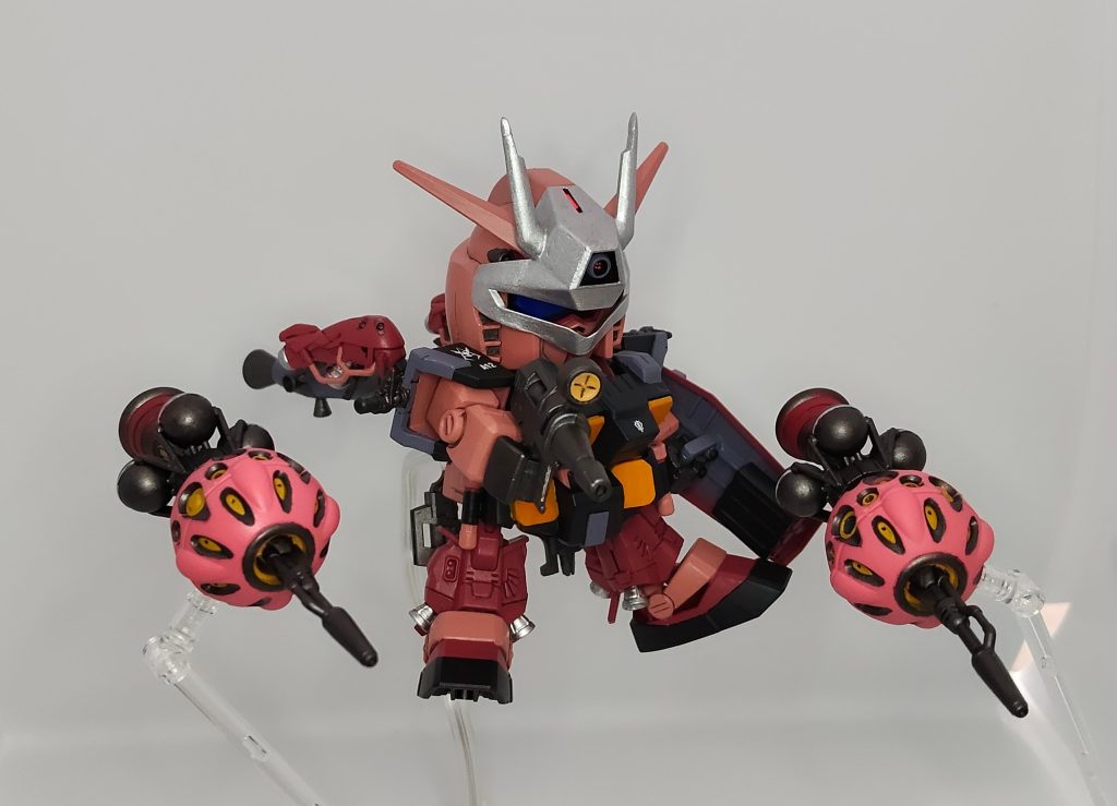 武装は増加装甲内ミサイル、3連シールドミサイル、ビームスプレーガン、その他は赤いガンダムと一緒です。