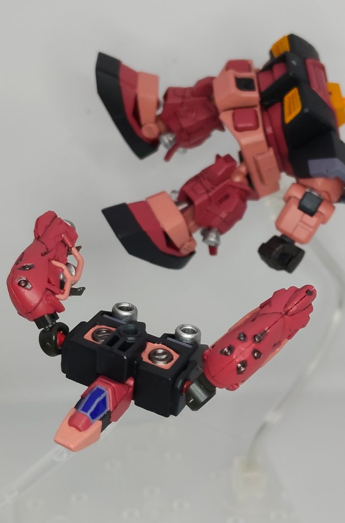 コアファイターも作りました。赤いガンダム基準で、バックパックがコアファイター部分になるよう調整しました。