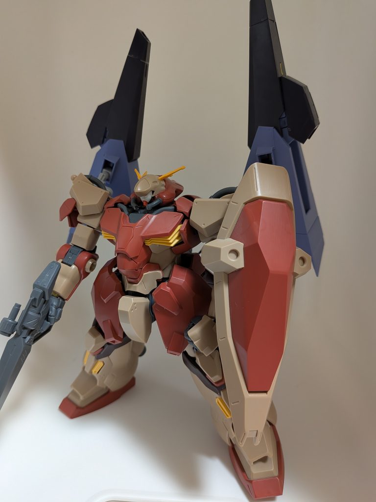 作品名：久々のミキシング<p>何を作っているかわかりますかね？ ガンダムフェイスにフライトフォーム、これでわかる人にはわかるのではないでしょうか ヒント(ペーネロペーの姉妹機のあいつ)</p>
