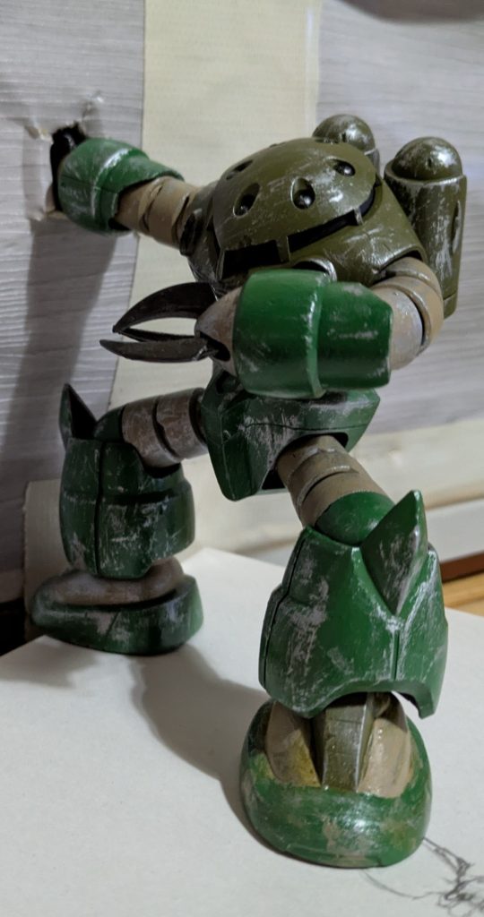 ズゴックに穴をあけられてしまいました……