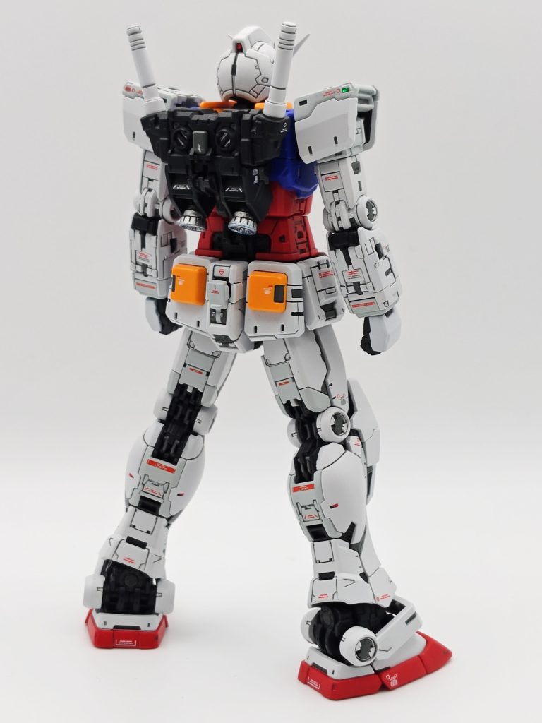 バックショットです。内部フレ一厶は見えなくなる部分はあんまり塗装できていないのですが外装など見える部分は筆塗り塗装しております😊