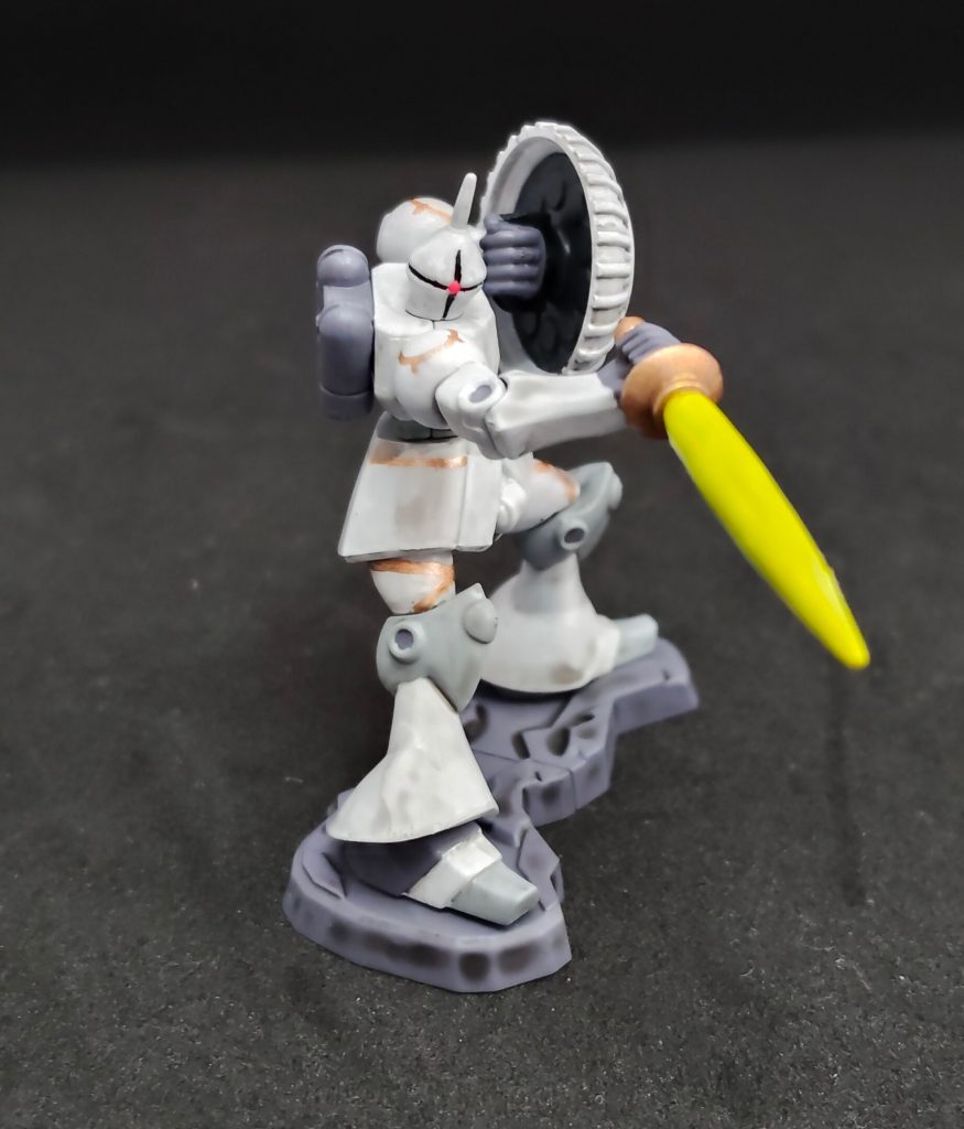 ゴールドのラインはHGのエグザベギャンの配置を参考に無理矢理重ねているので、似合っているかどうかは不明()