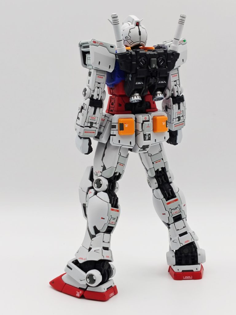 後ろ姿もスタイルいいと思います✨