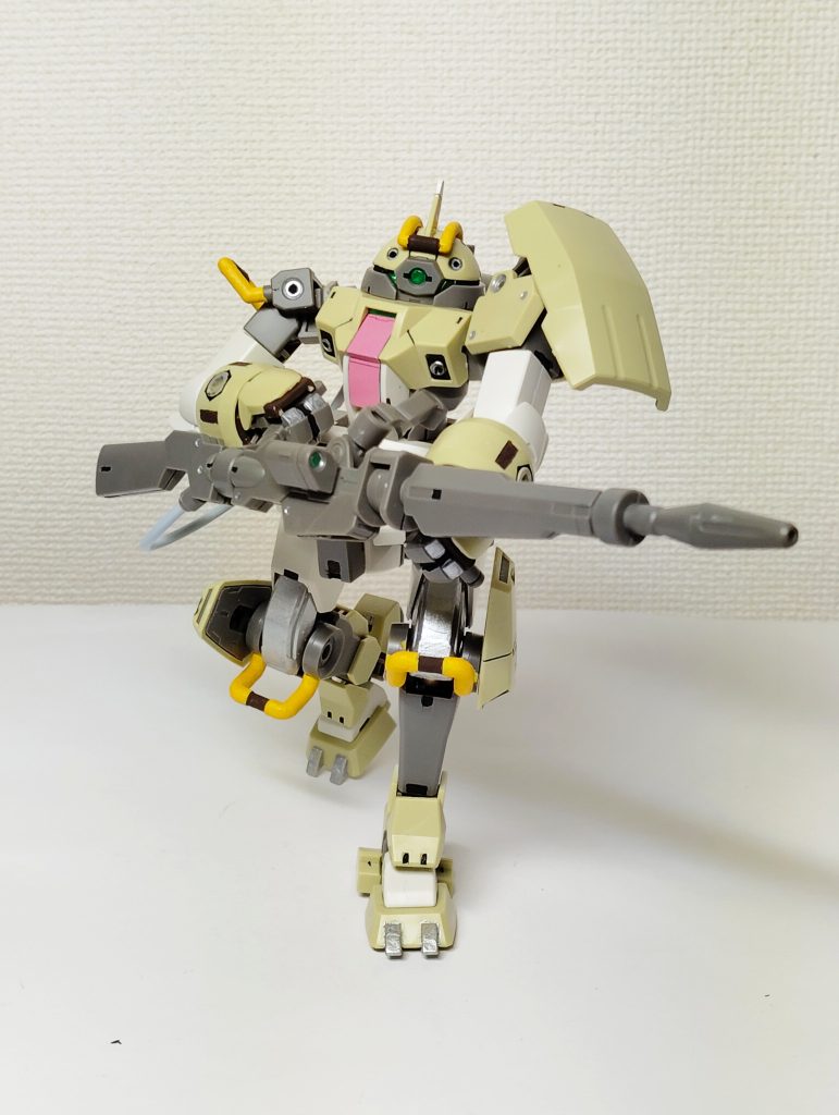 チュチュ先輩らしく搭乗ハッチ部をノーマル・デミトレーナーの余りの桃色シールを貼る。