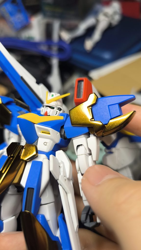 ほぼ完成した時に撮影したもの、メッキ調塗装の輝きがよく分かります。