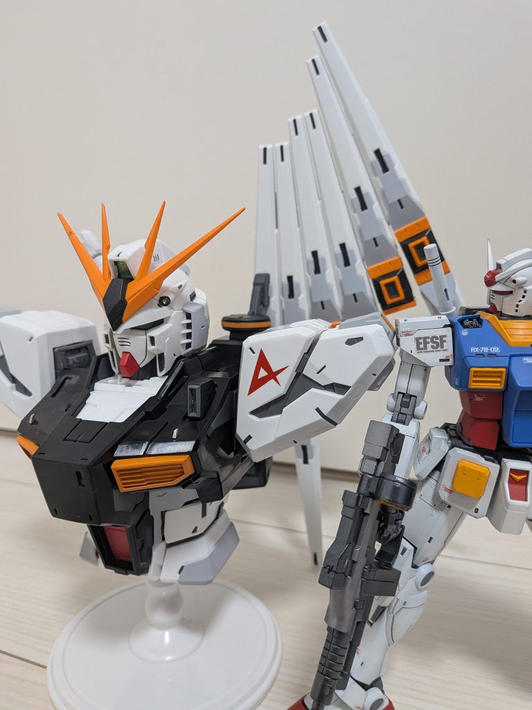 MGのおじきと比較かなりデカいです文句を言うとしたら、ファンネルが少し小さいかな、、、まぁサイズ的にしょうがないんですけど