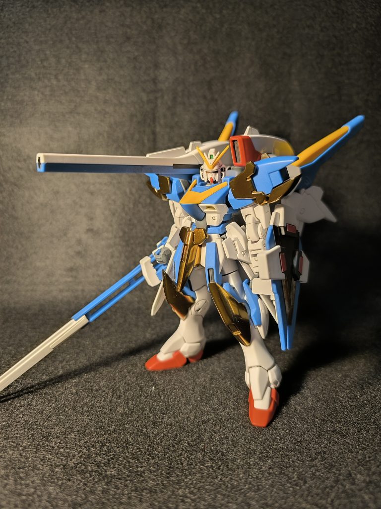 耐ビームリアクティブアーマー、メガビームシールドを金メッキ調で塗装、それ以外は部分塗装とスミ入れをしたつや消し仕上げにしています。