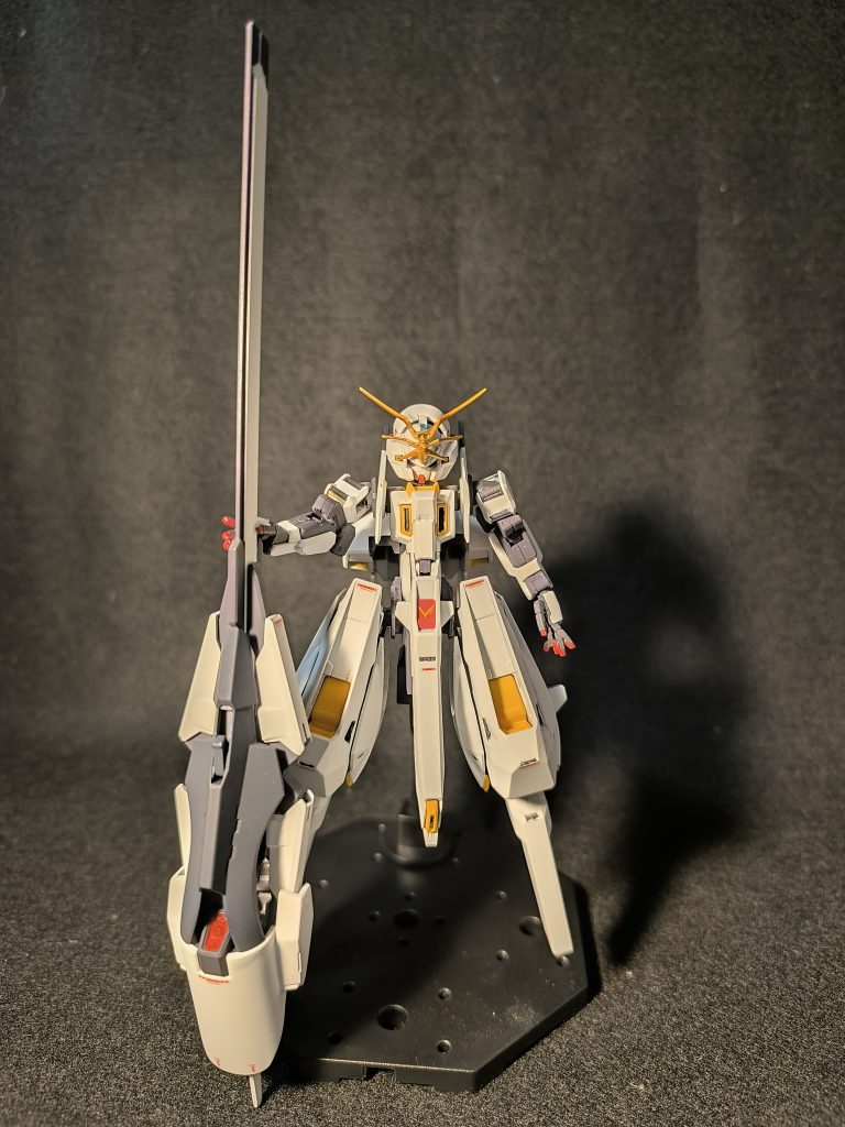 正面側細かいところの部分塗装やデカールがしっかり目立ってていいですね。デカールや部分塗装はメタルビルド版の配置をコピーしています。