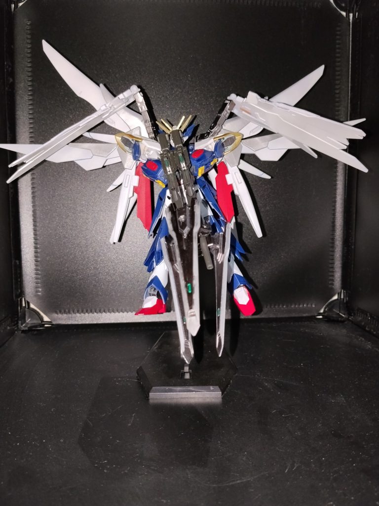 ドライツスワローバスター普段は後部尾翼複合ユニットになっている　　　スワローユニットとバスターライフルカスタムの複合　　　　　　　　　　　　　　　　　　　威力は1.5倍ほどしかし連射が可能